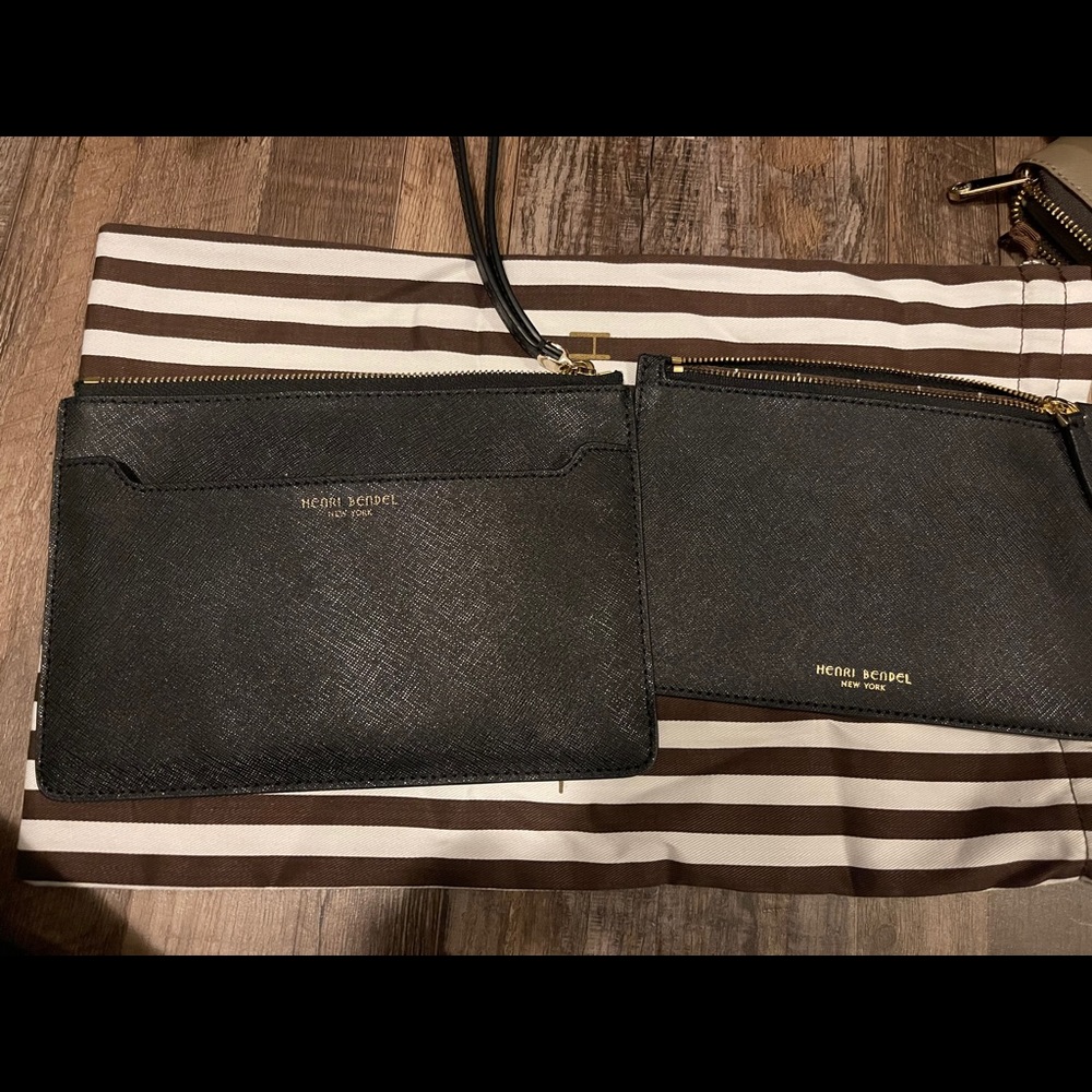 Henri bendel wristlet